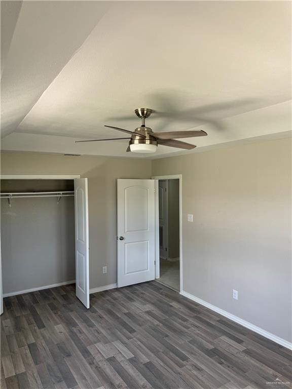 1401 Royola St, Mission, TX 78572 - unfurnished bedroom with dark wood-type flooring, a closet, baseboards, and a ceiling fan