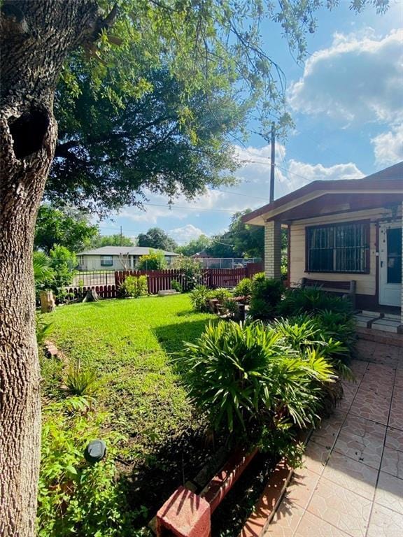 1204 E 2nd St, Weslaco, TX 78596 - view of yard