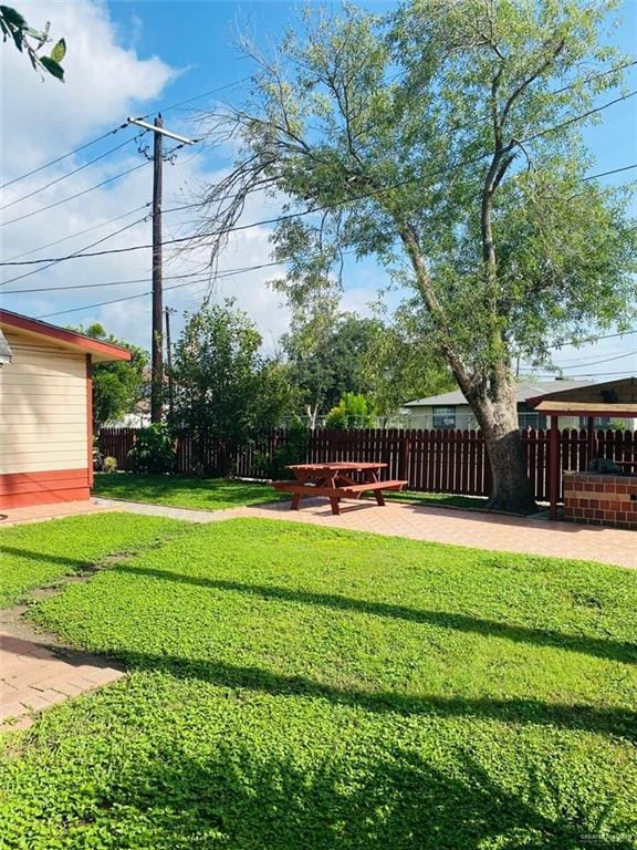 1204 E 2nd St, Weslaco, TX 78596 - view of yard featuring a patio