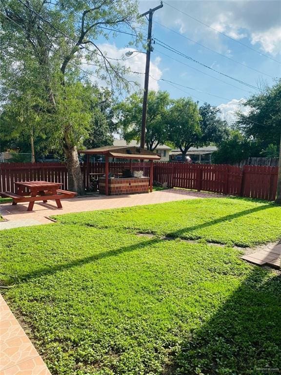 1204 E 2nd St, Weslaco, TX 78596 - view of yard featuring a patio