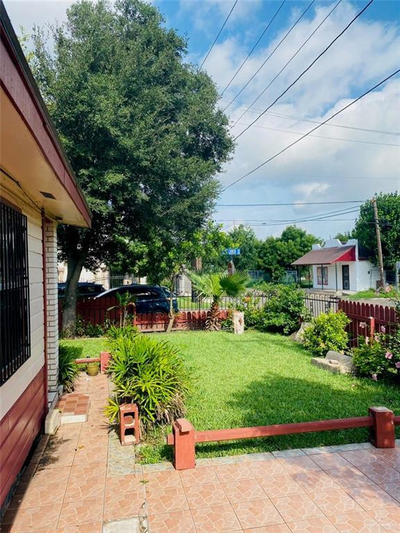 1204 E 2nd St, Weslaco, TX 78596 - view of yard featuring a patio