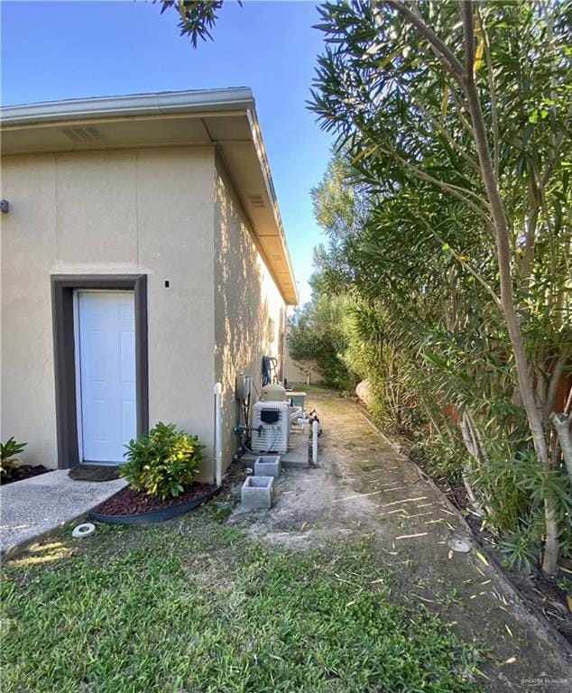 view of side of property featuring a patio