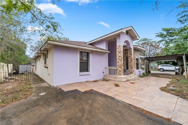 view of front of home featuring a patio area