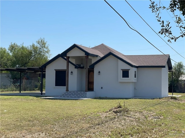 view of front facade with a front lawn