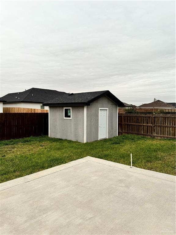 view of outdoor structure with a yard