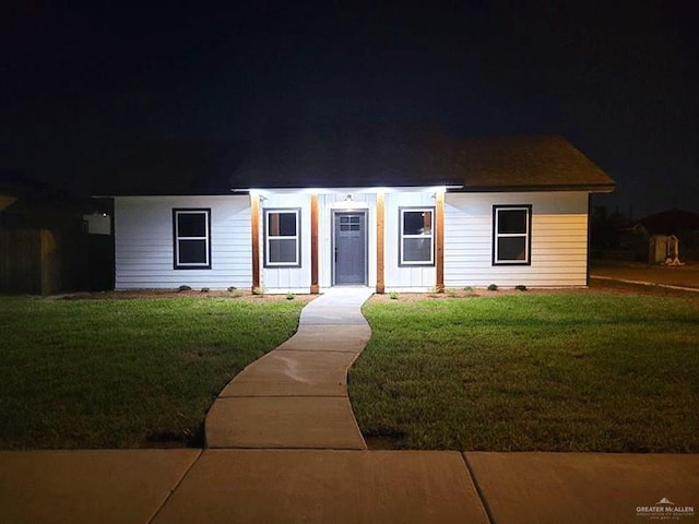 view of front of home featuring a yard