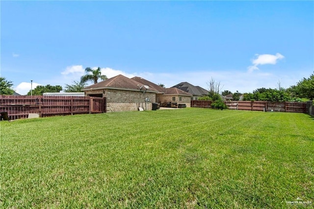 view of yard featuring a fenced backyard