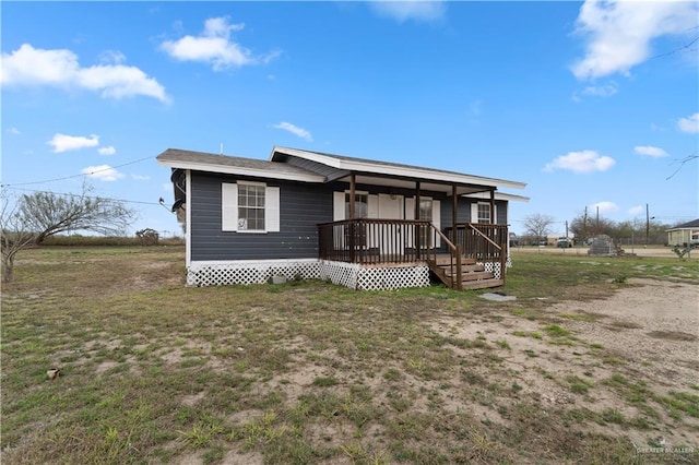 view of front of property with a front lawn