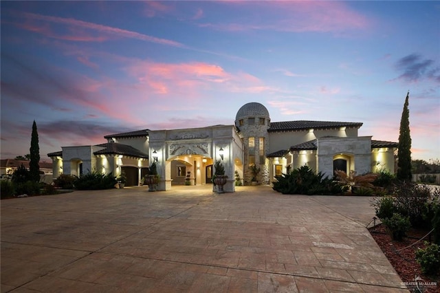 view of front of house with curved driveway