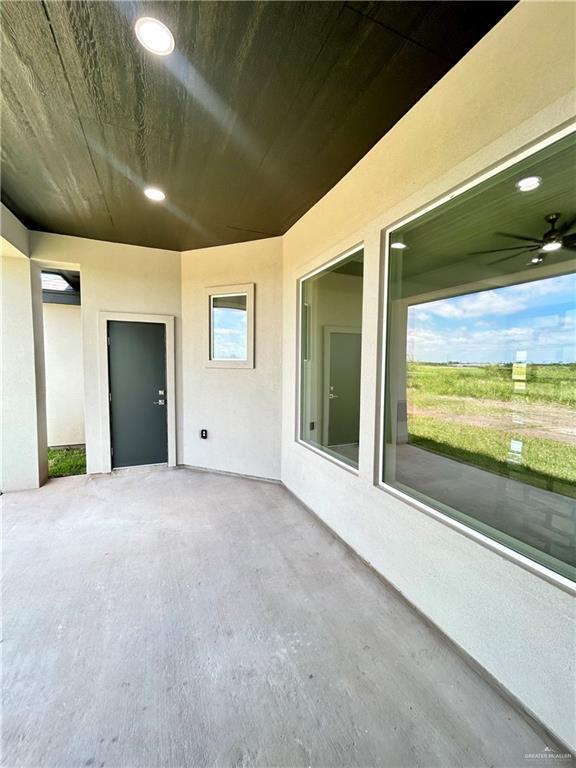 514 Oriole Dr, Los Fresnos, TX 78566 - view of patio