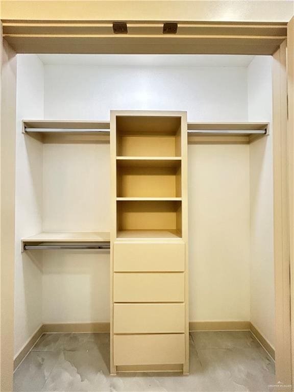 514 Oriole Dr, Los Fresnos, TX 78566 - view of closet