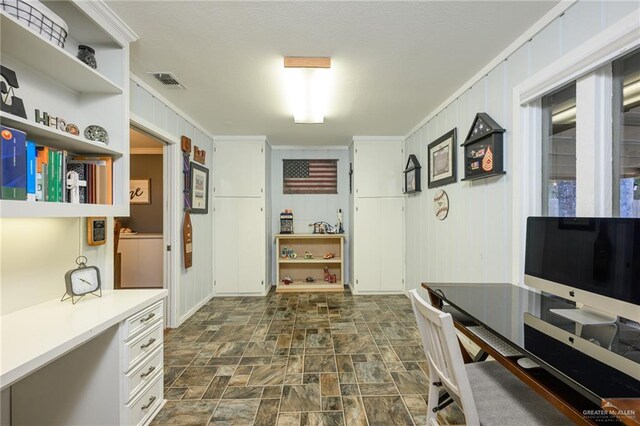 2405 E Lazy Lake Dr, Harlingen, TX 78550 - corridor featuring stone finish floors and baseboards