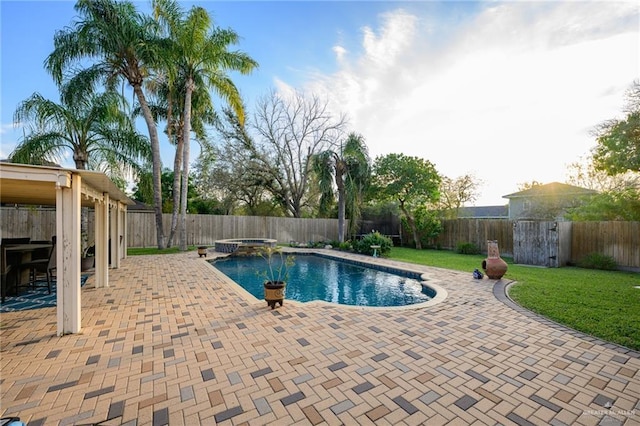 2405 E Lazy Lake Dr, Harlingen, TX 78550 - view of pool featuring a patio area and a pool with connected hot tub