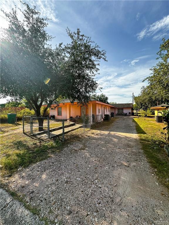 225 W 4th St, La Joya, TX 78560 - photo 5