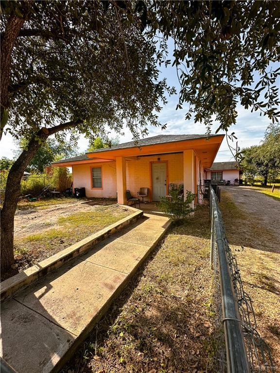 225 W 4th St, La Joya, TX 78560 - photo 1