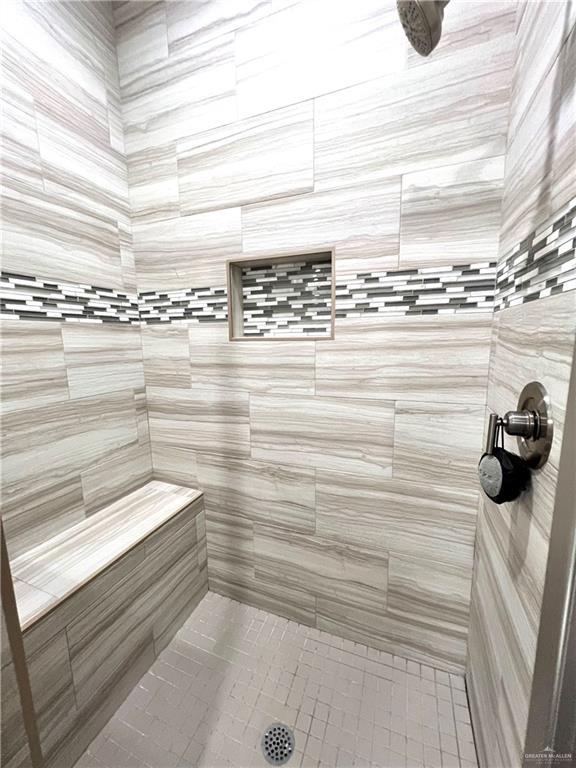 bathroom featuring tiled shower