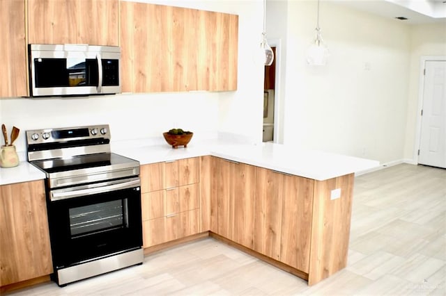 kitchen with light brown cabinets, hanging light fixtures, light hardwood / wood-style flooring, kitchen peninsula, and stainless steel appliances