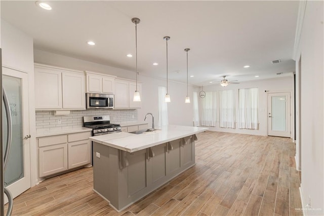 14451 Chalk Ridge Dr, Mcallen, TX 78504 - kitchen with appliances with stainless steel finishes, a sink, backsplash, open floor plan, and a ceiling fan