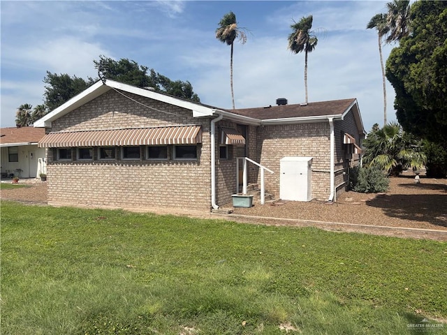 911 Santa Anna Dr, Alamo, TX 78516 - view of front facade featuring a front yard and brick siding