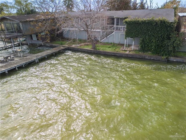 view of yard with a water view and a boat dock