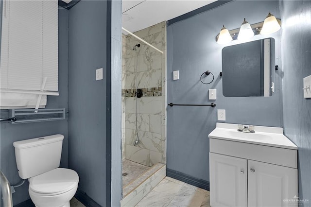 bathroom featuring tiled shower, vanity, and toilet