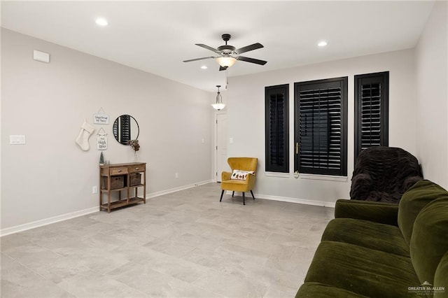 sitting room with ceiling fan