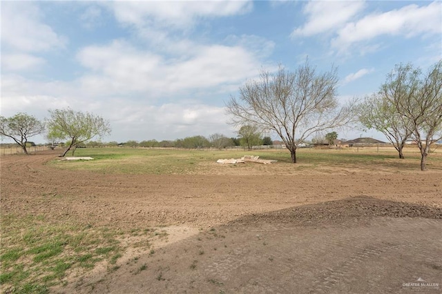 view of yard featuring a rural view