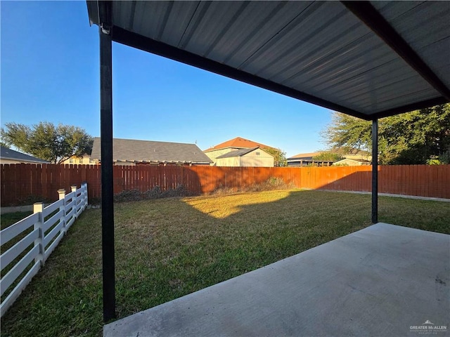 view of yard featuring a patio area