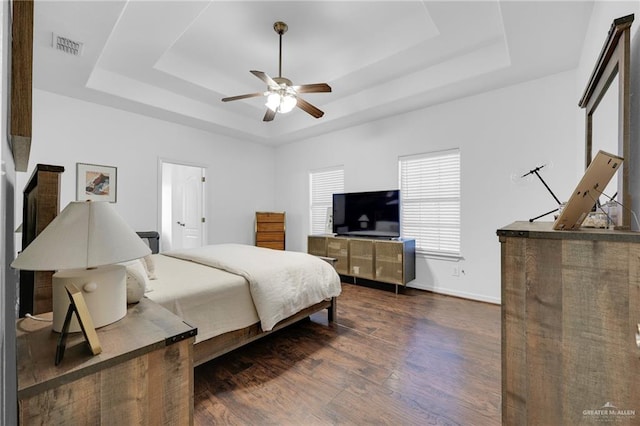 2600 Northgate Ln, Mcallen, TX 78504 - bedroom featuring visible vents, wood finished floors, baseboards, a raised ceiling, and a ceiling fan