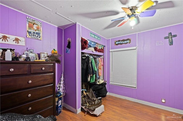 bedroom featuring light hardwood / wood-style flooring, a closet, and ceiling fan