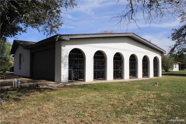 view of side of property featuring a yard