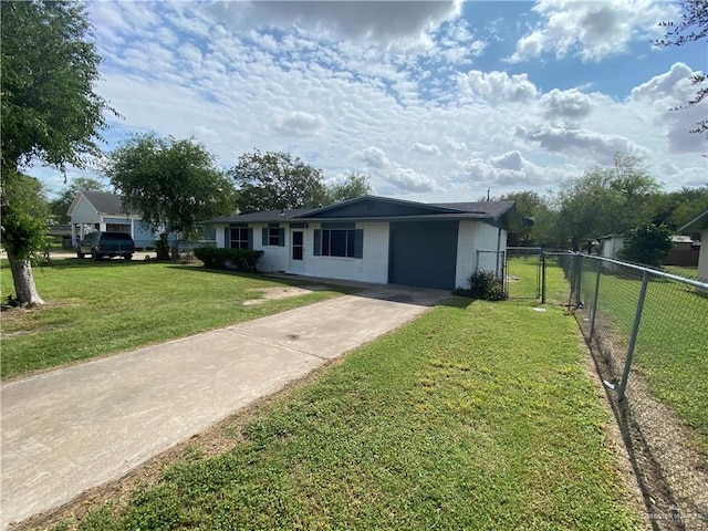 view of front of house with a front lawn