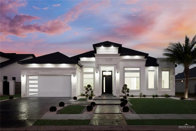 view of front facade featuring a garage