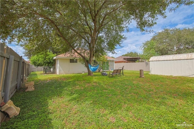 view of yard with a shed