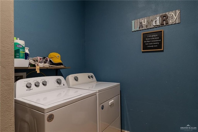 laundry room with washing machine and dryer