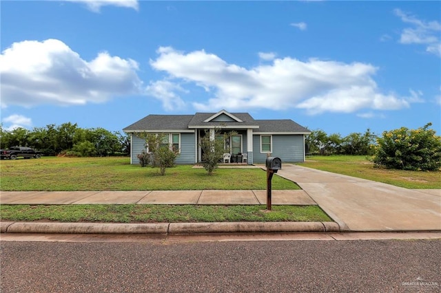 view of front of home featuring a front lawn