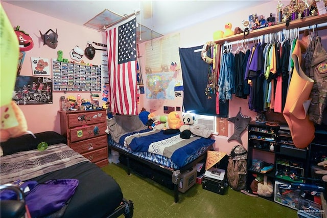 bedroom featuring carpet flooring