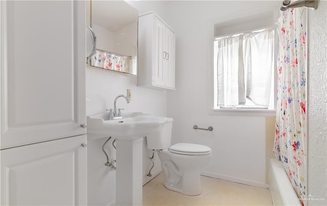 bathroom with shower / tub combo with curtain and toilet