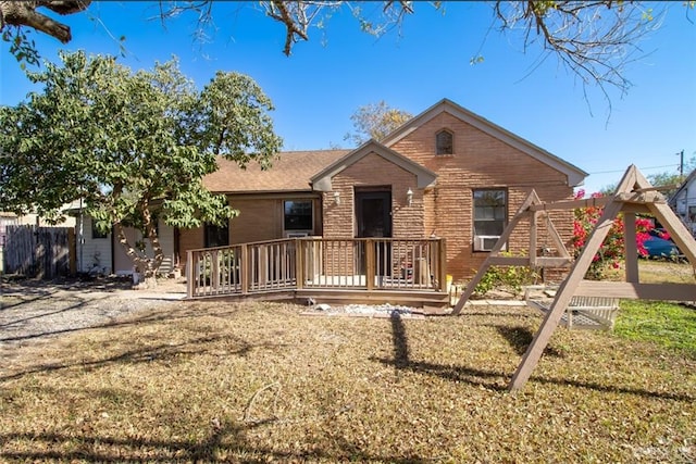 view of front of home with a front lawn