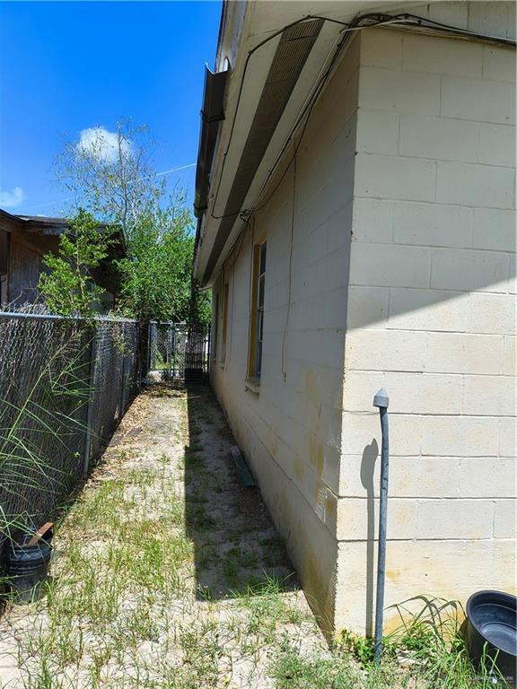 165 N Kennedy St, Rio Grande City, TX 78582 - photo 21