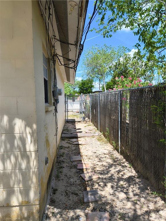 165 N Kennedy St, Rio Grande City, TX 78582 - photo 22