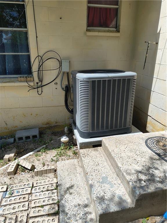 165 N Kennedy St, Rio Grande City, TX 78582 - photo 5