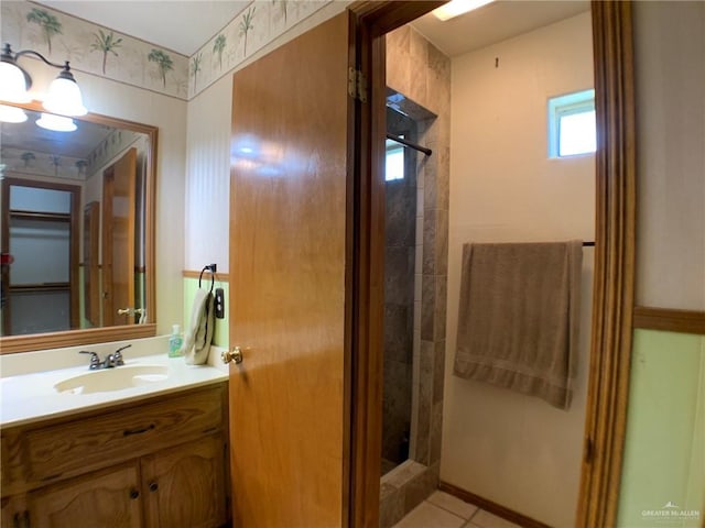 9401 N Fm 1015, Mercedes, TX 78570 - full bath featuring tiled shower, vanity, and tile patterned floors