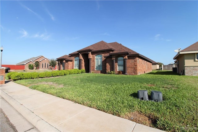 view of front facade featuring a front yard