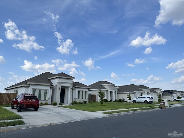 view of front of property featuring a front lawn