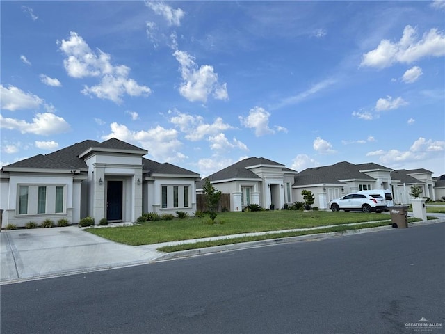 view of front of house featuring a front lawn