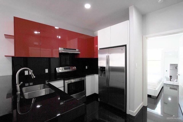 kitchen with stainless steel appliances, tasteful backsplash, and sink