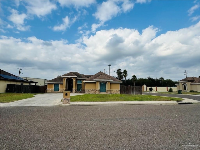 view of front of property with a front yard