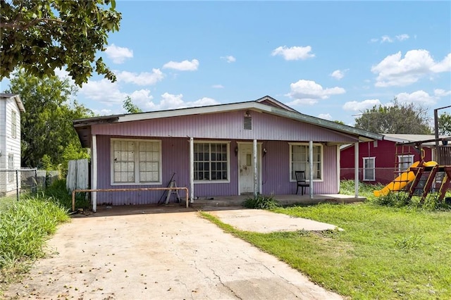 905 W Schunior St, Edinburg, TX 78541 - bungalow-style house featuring a porch