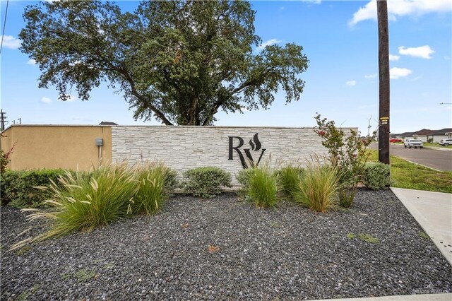 2413 N Woody St, Edinburg, TX 78541 - view of community sign
